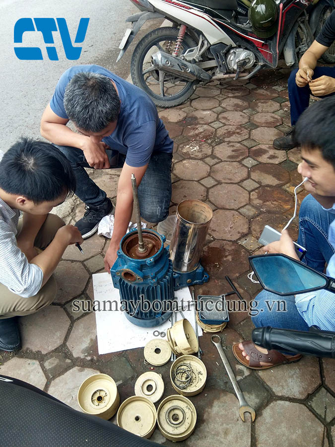 Sửa máy bơm trục đứng Pentax khi bị hỏng buồng bơm