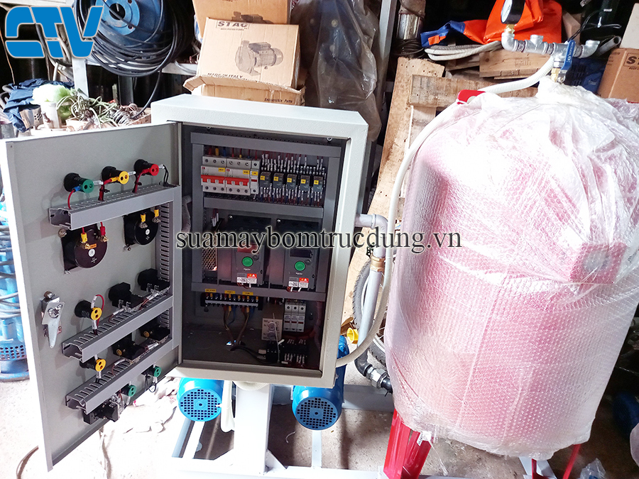 Tủ điện điều khiển, bảo vệ cụm 2 máy bơm tăng áp
