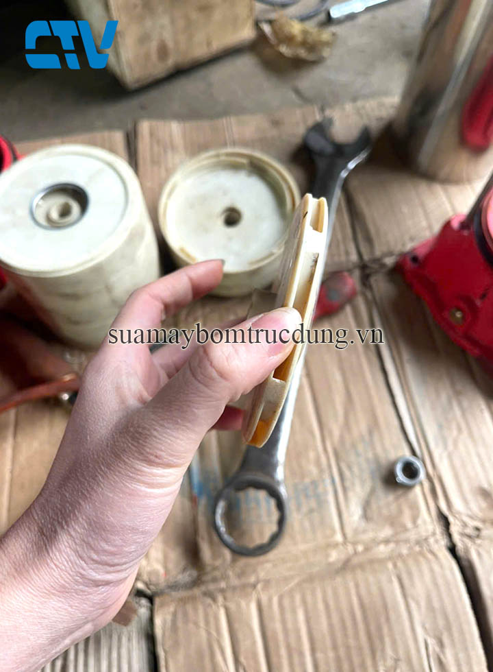 Cường Thịnh Vương sửa chữa thay bộ ruột buồng cánh máy bơm trục đứng Takasi chuyên nghiệp